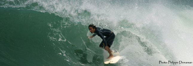 women's surf school owner dean surfing panama foto: philippe