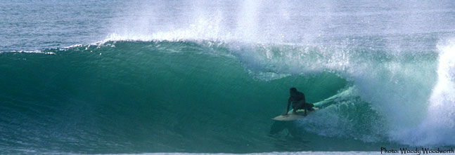 Women's surf school owner ingrid surfing mexico foto: woody woodworth